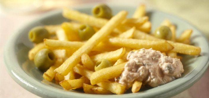 Friikartulid Super Long basiiliku-oliiviõlikastmega