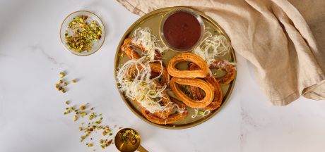 Churros mõrušokolaadi, niithalvaa ja pistaatsiapähklitega