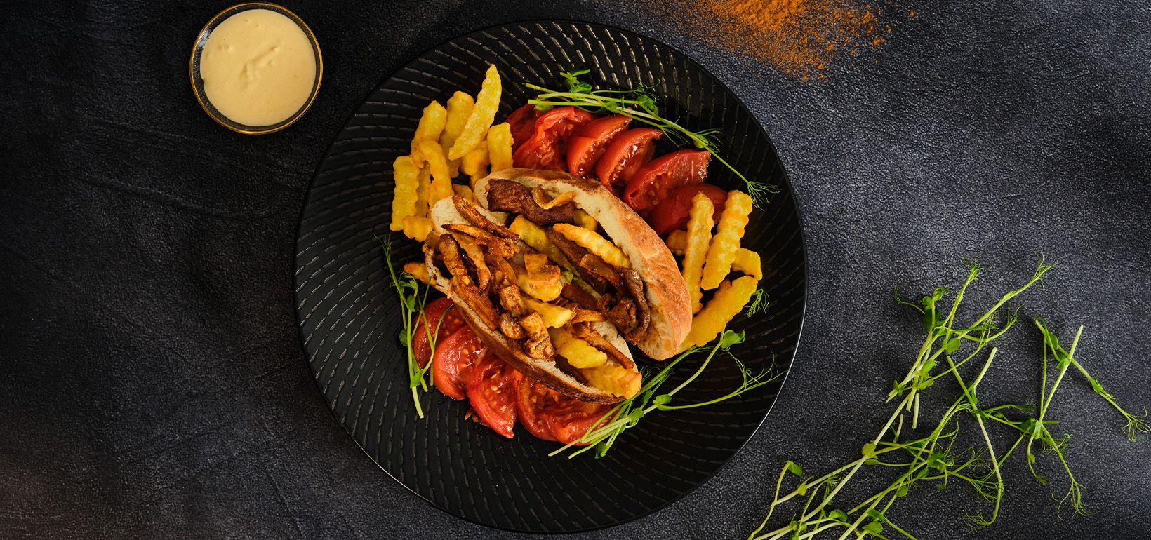 Seene/veiseliha shawarma pita-leivas koos tahinikastmega