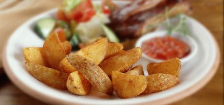 Ribid pikantsete kartulilõigkide ja salsaga