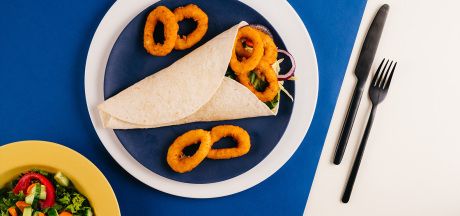 Maitsvad rullid sibularõngastega