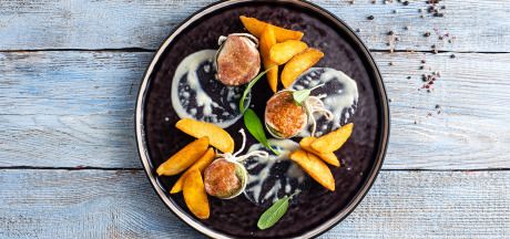 Sea sisefilee medaljonid juustukastmega serveeritud koos Pati Parts Tex Mex kartulilõikutega